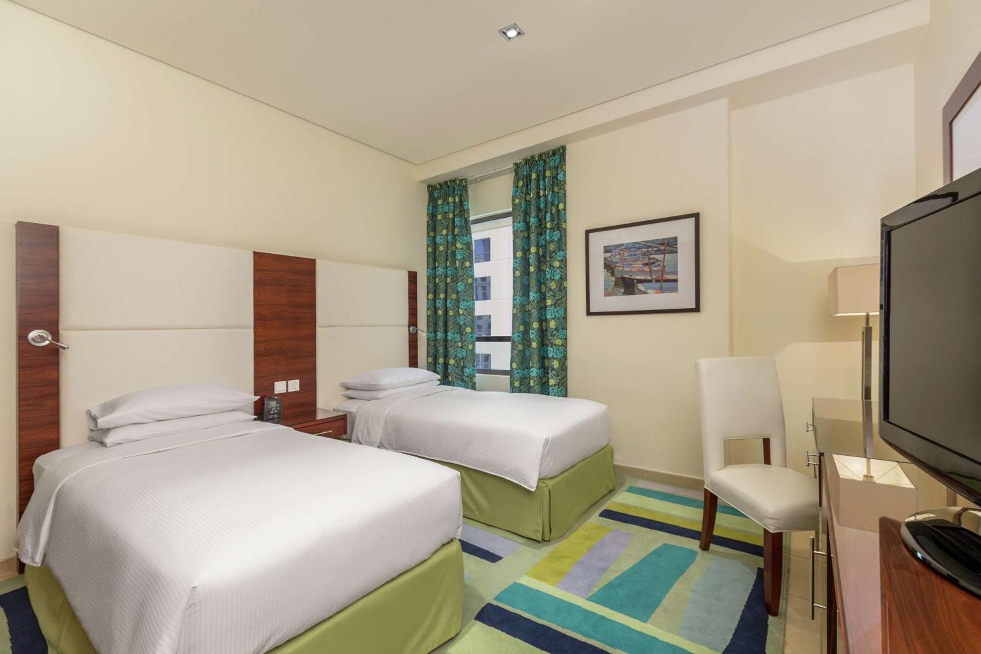 Hilton The Walk 4* Dubai
