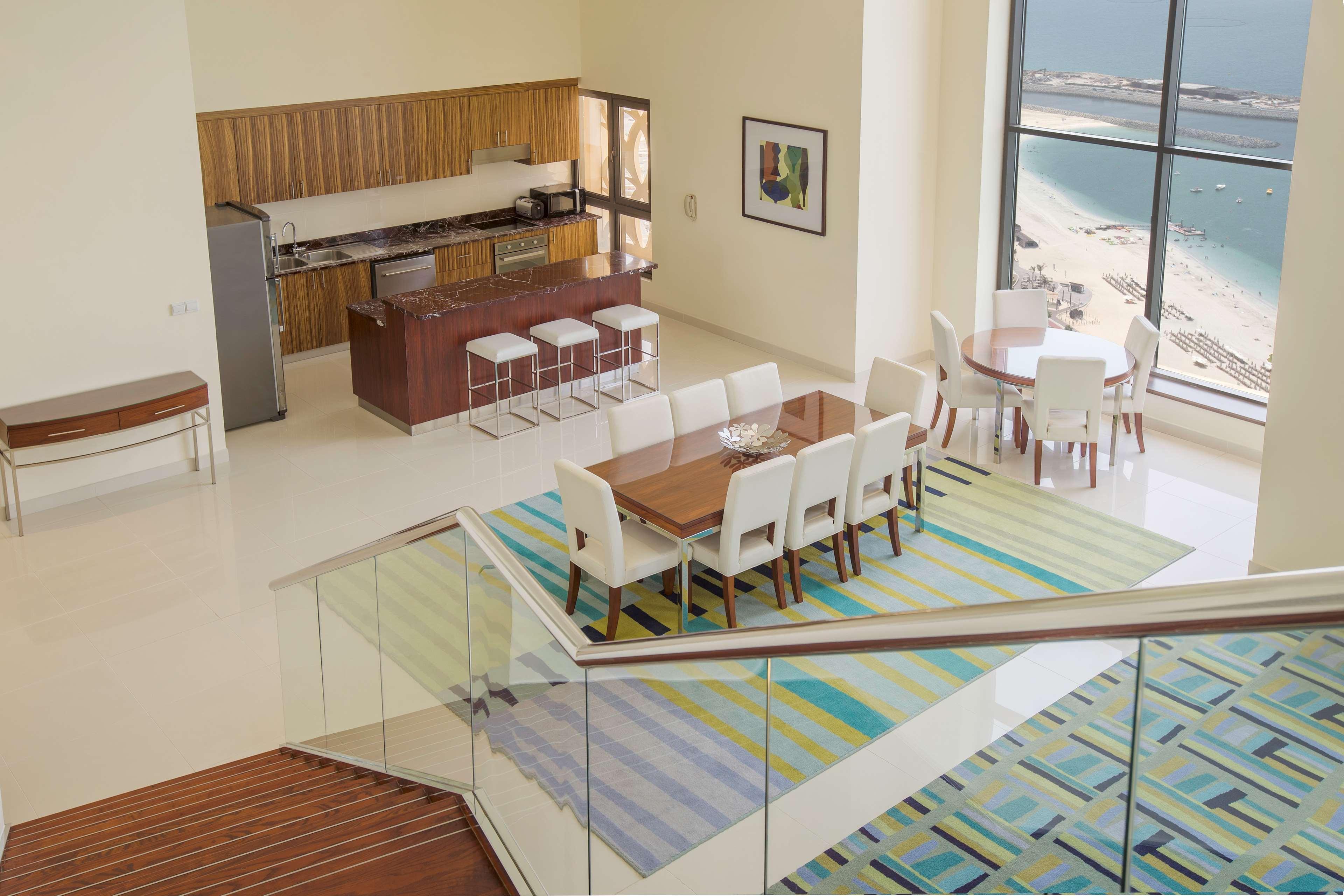 Готель Hilton The Walk 4*