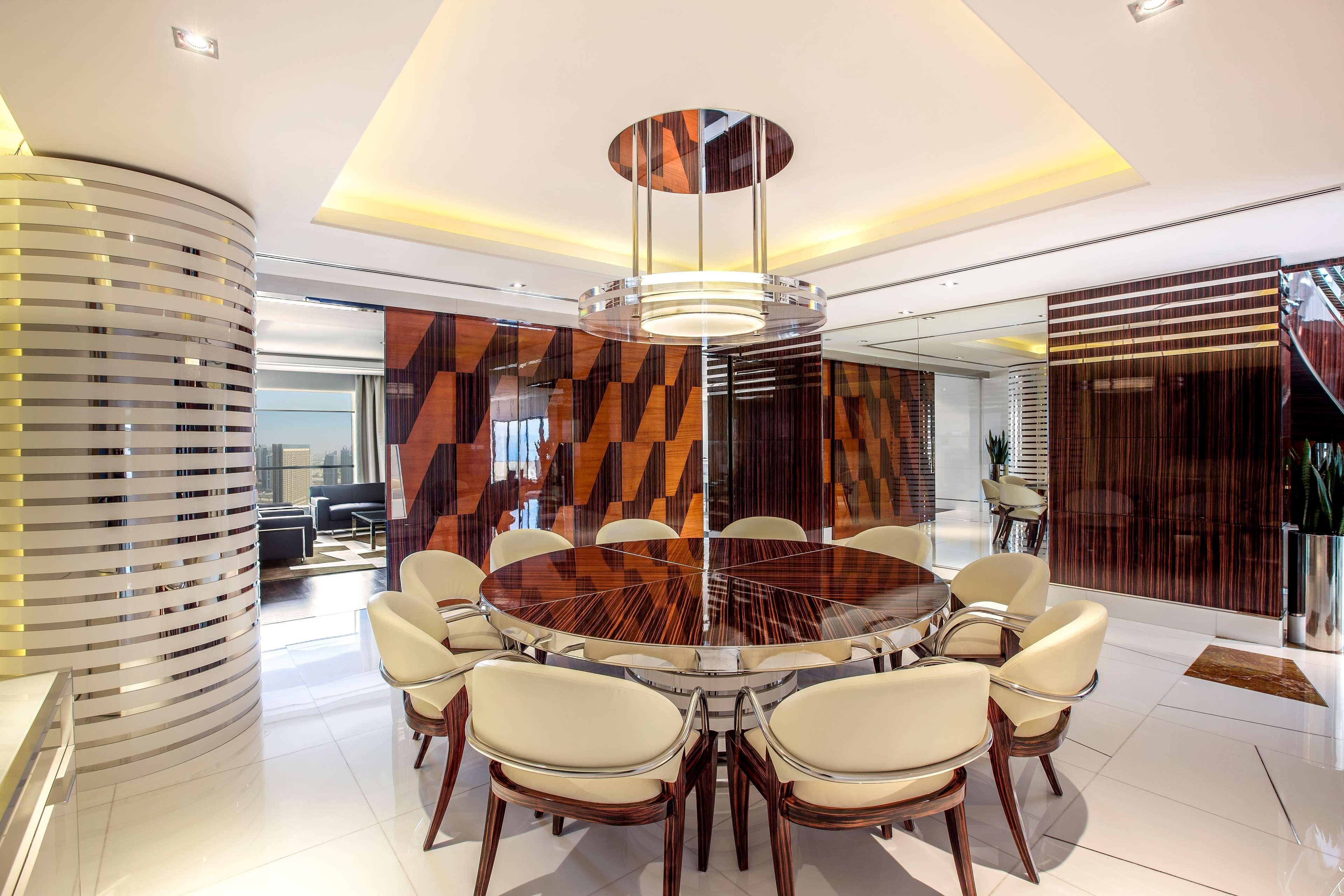 Готель Hilton The Walk 4*