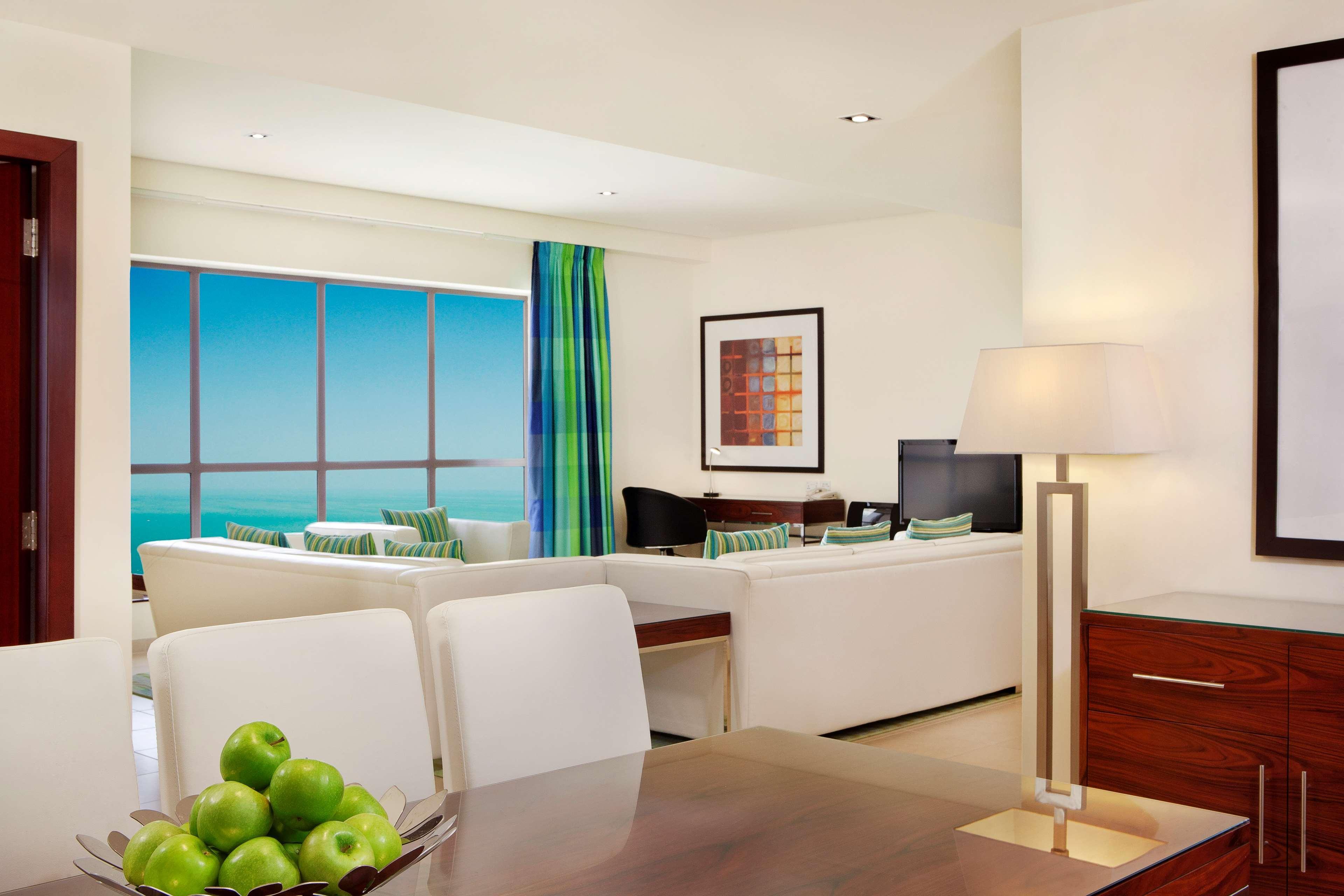 Hilton The Walk Отель