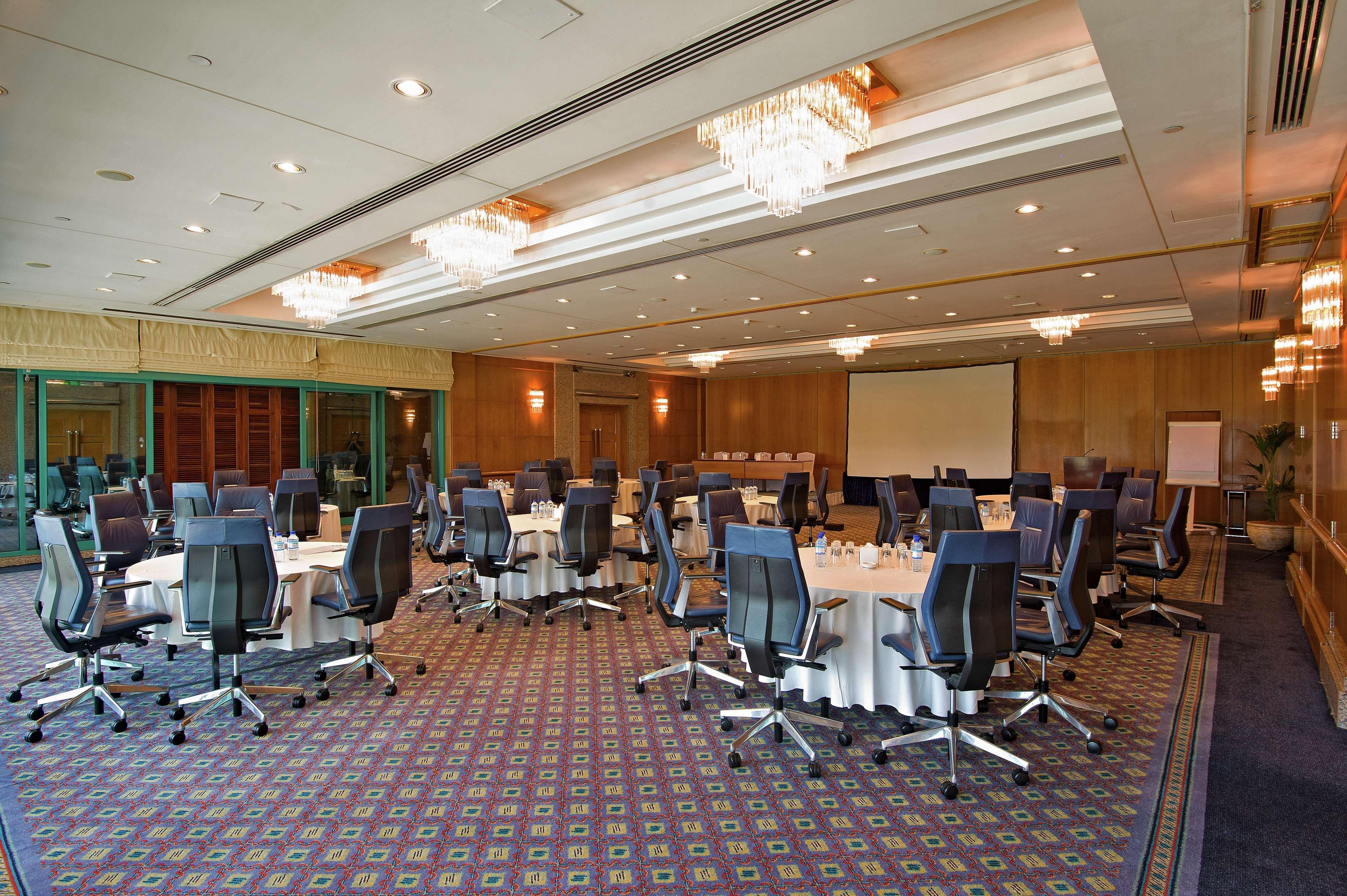 Hilton The Walk Отель
