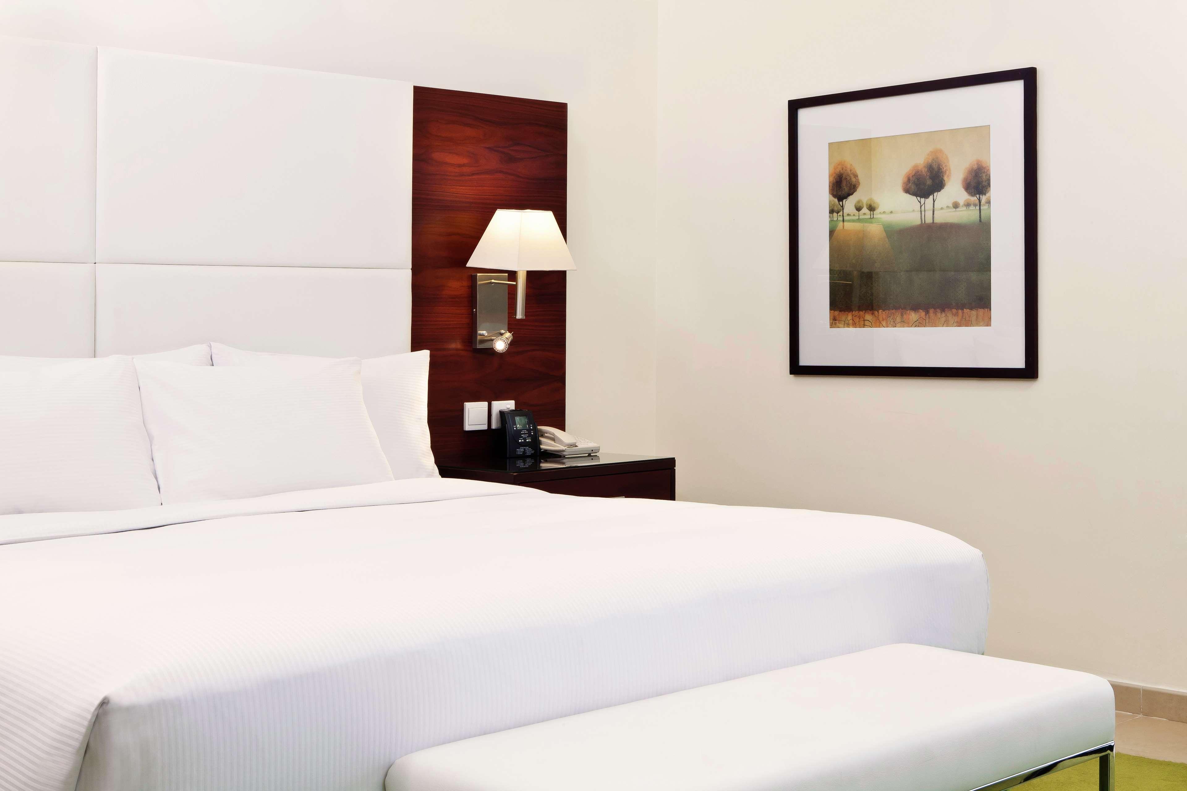 Hilton The Walk 4* Дубай