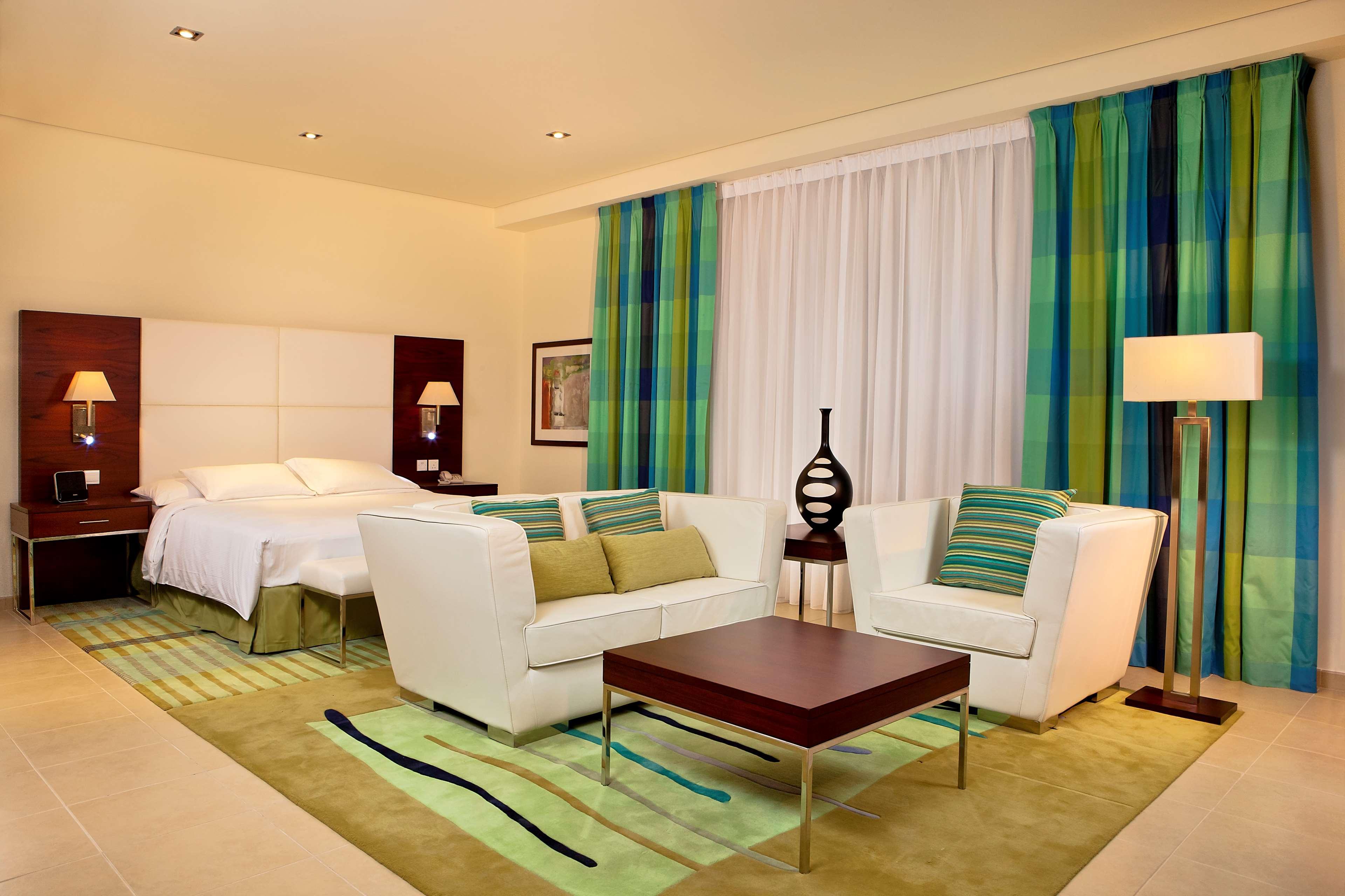 Отель Hilton The Walk 4*