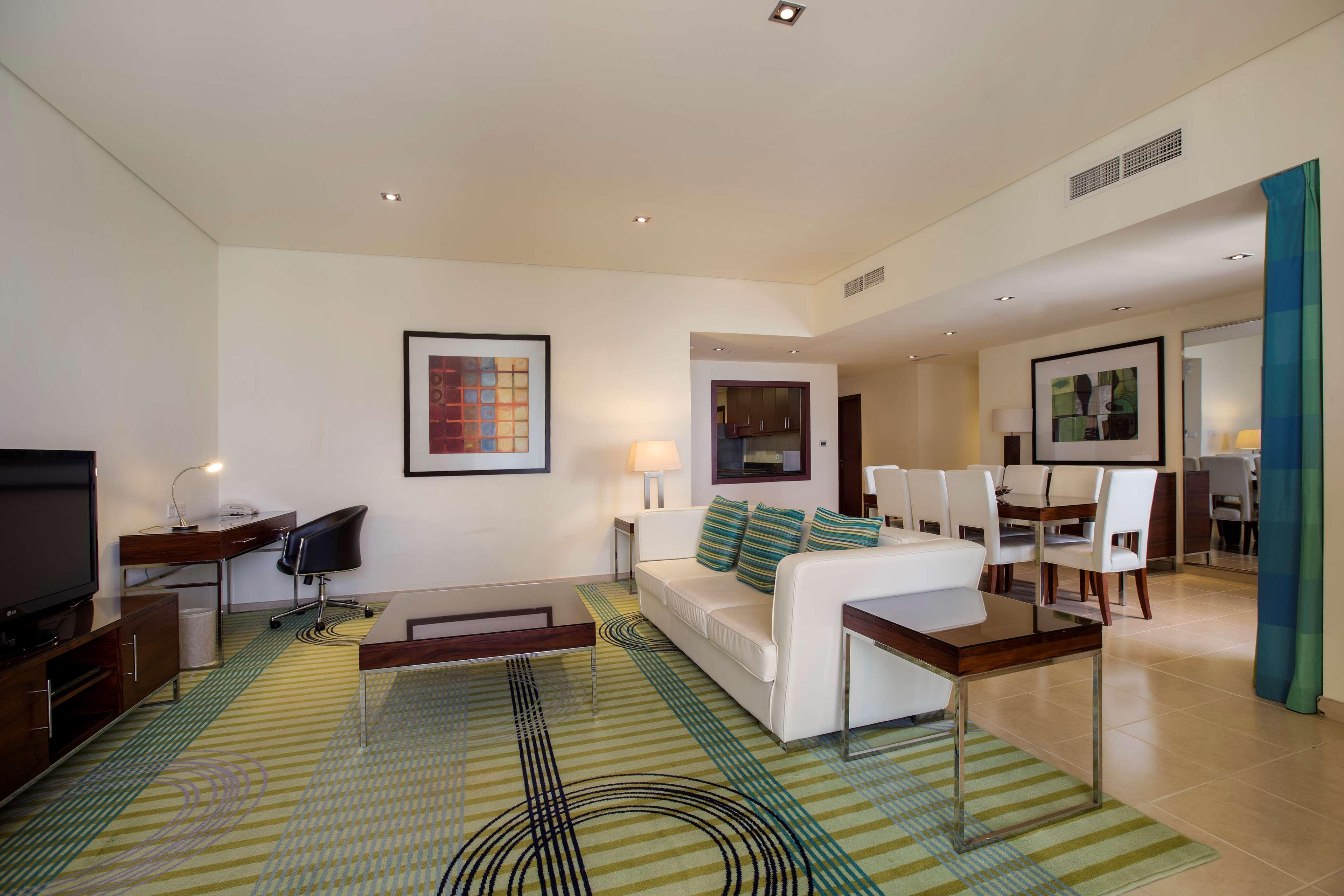 Hilton The Walk Отель Дубай