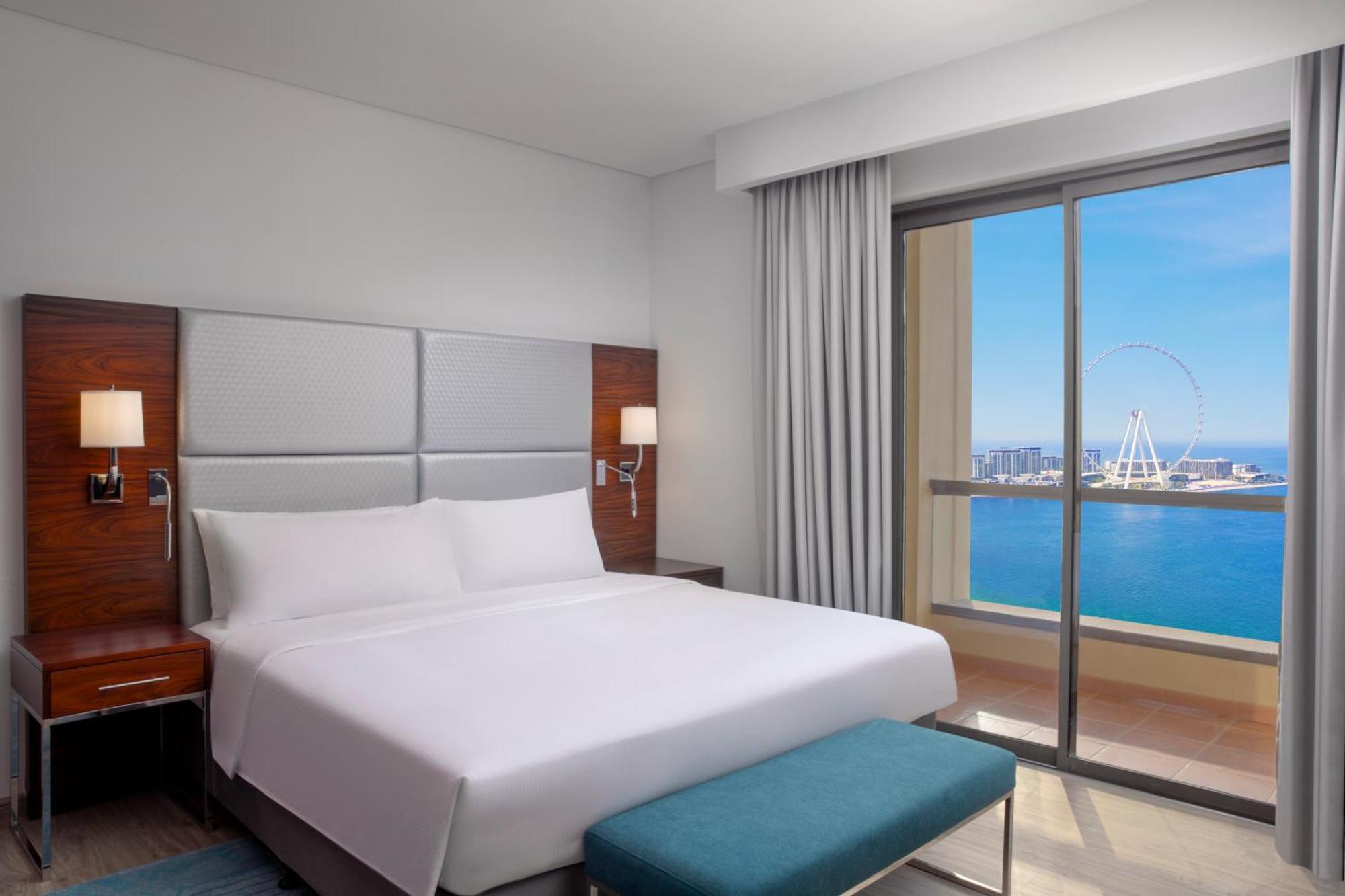 Hilton The Walk Отель