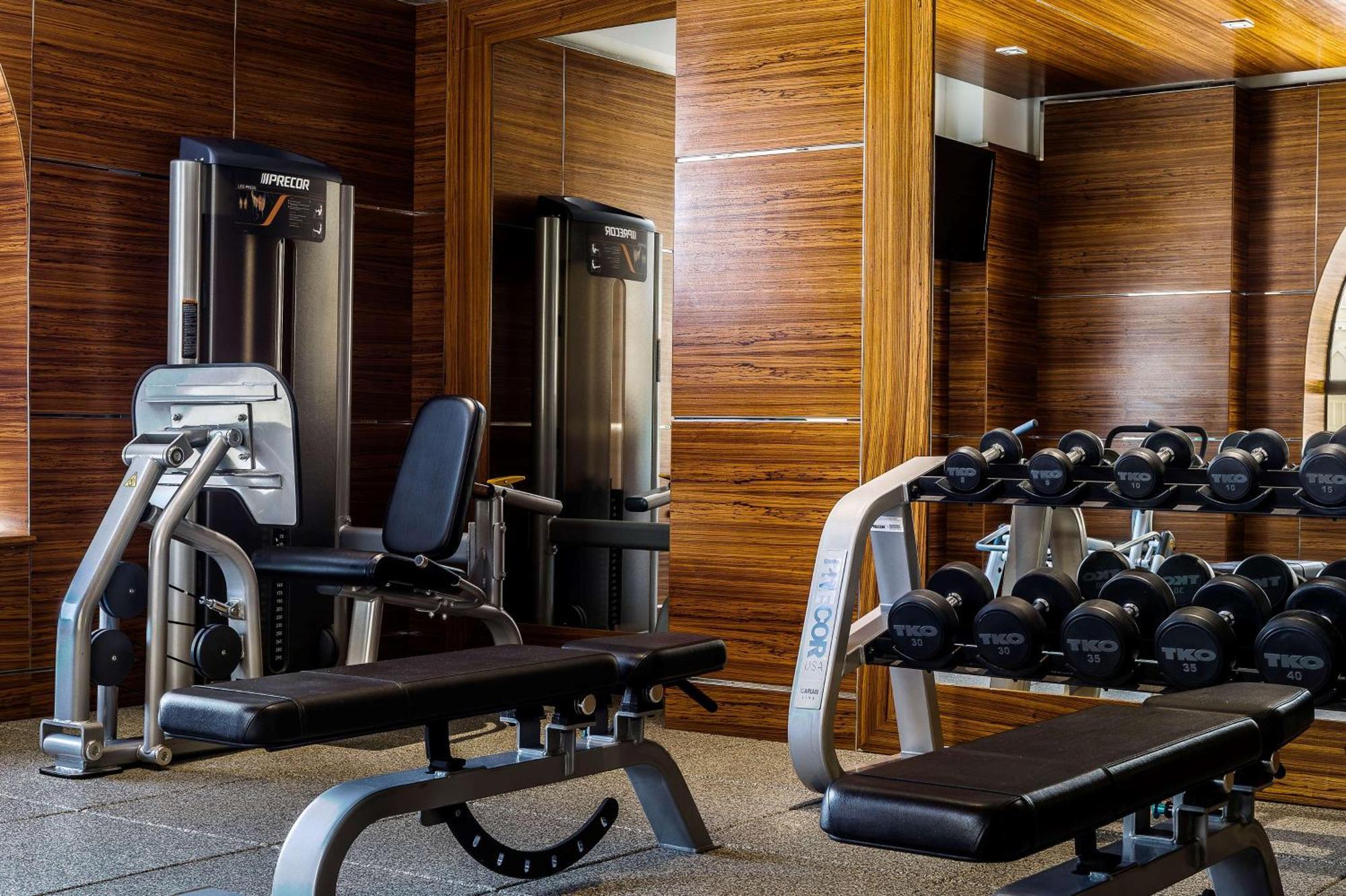 Hilton The Walk 4* Дубай